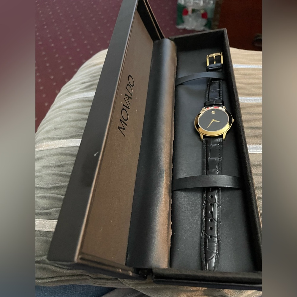 Movado Elegant Black Men's Museum Watch NWT never worn or used